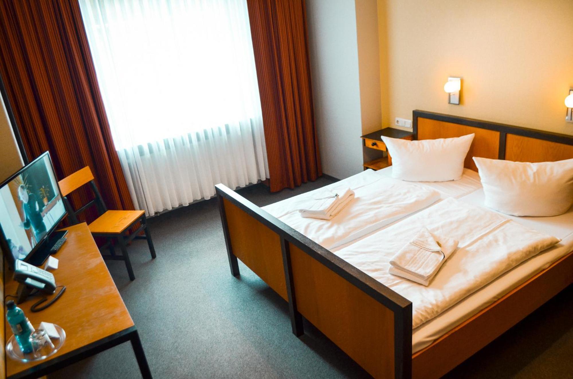 Haus Des Volkes - Das Bauhaushotel Probstzella Room photo